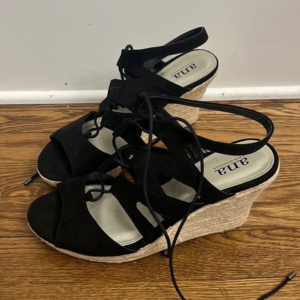 Black wedge heels